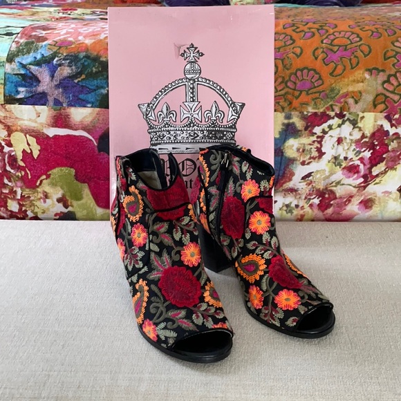 Crown Vintage Embroidered Open Toe Ankle Booties